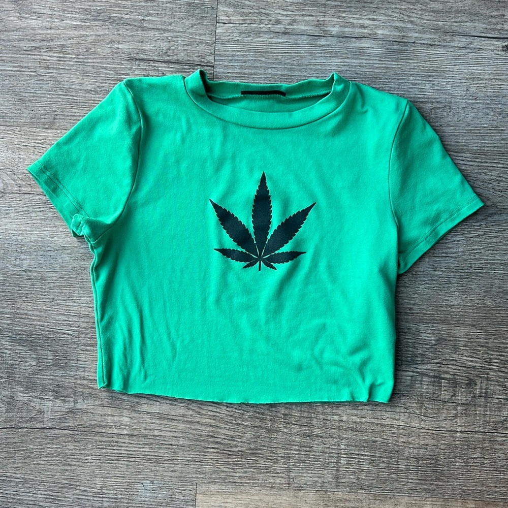 Cropped green tee size S